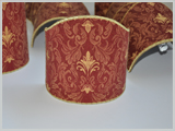 Ventoline modello scudo realizzate con tessuto damasco bordeaux